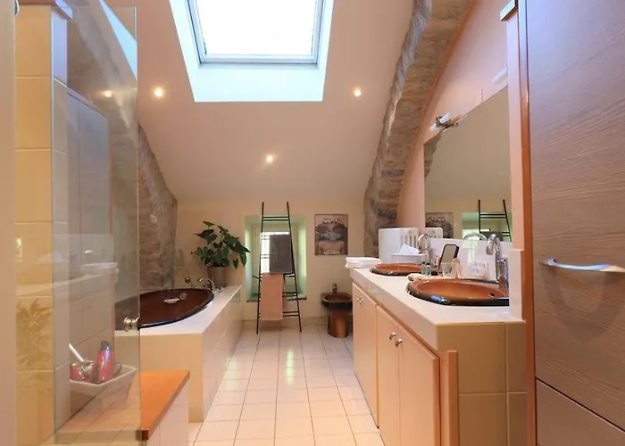 Le Clair De Lune Bed & Breakfast